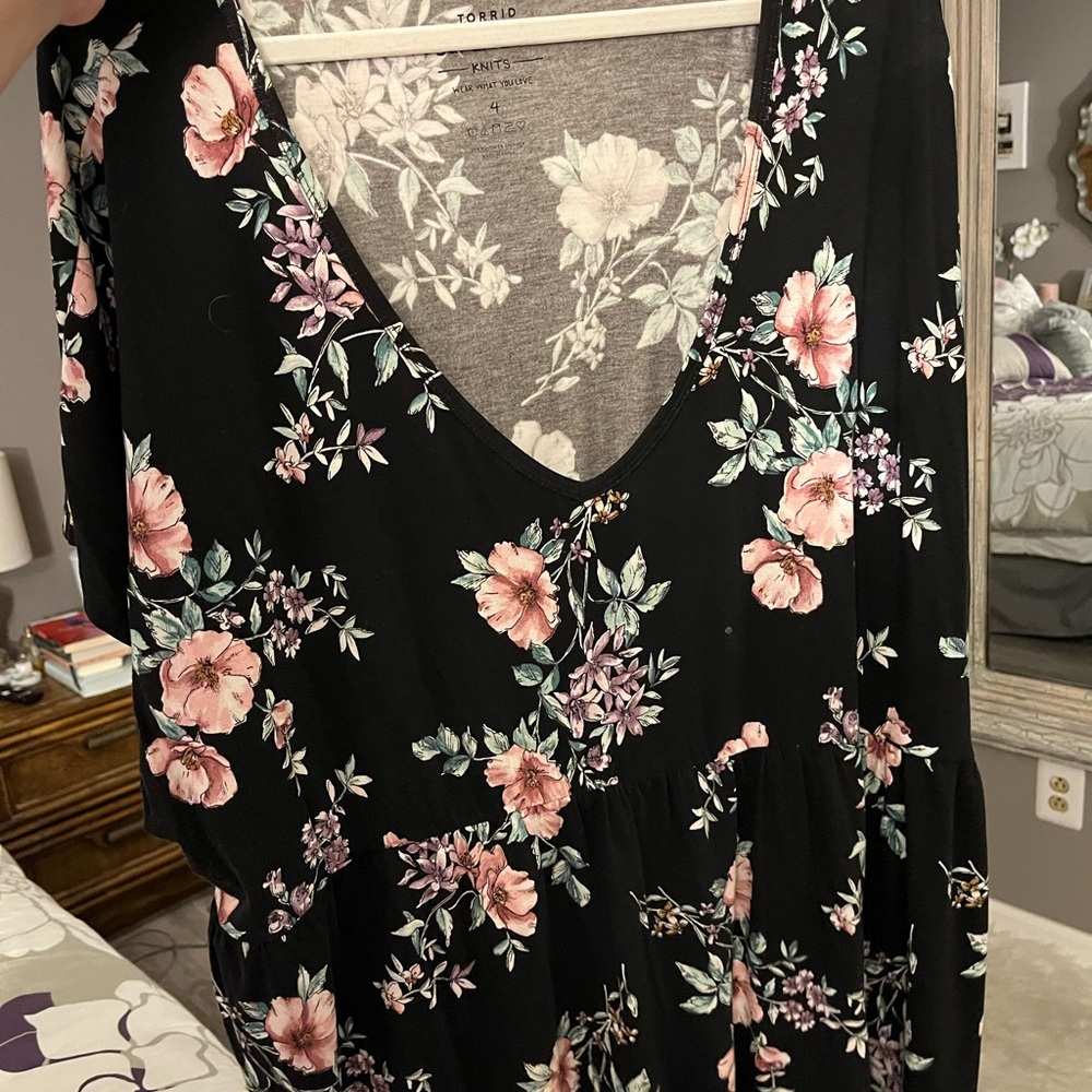 Torrid Black Floral Short Sleeve Top